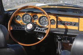 Fiat 124 Sport Spider (1969) - Armaturenbrett mit originalem Lenkrad