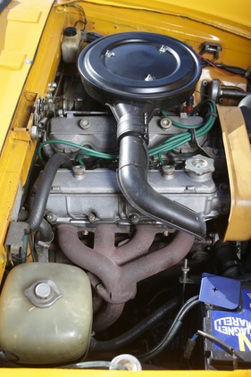 Fiat 124 Sport Spider (1969) - der längs eingebaute Reihenvierzylinder treibt die Hinterräder an