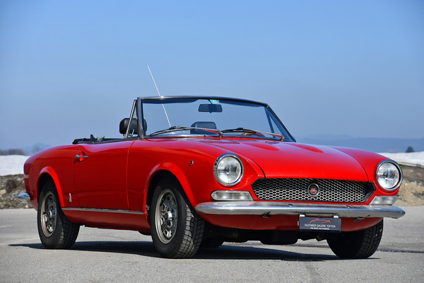 Fiat 124 Sport Spider CS1 (1974) - gemeldet als Lot 127 für Versteigerung der Oldtimer Galerie Toffen vom 27. März 2021