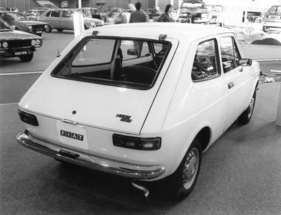 Die grosse Heckklappe erhöhte den Nutzwert deutlich. Hier steht der Fiat 127 auf dem Genfer Salon 1973.