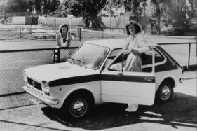 Fiat 127 (1976) - das richtige Auto für Tennisspielerinnen? (1976)