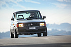 Ist die Strasse so glatt wie hier, liegt der Fiat sehr gut.