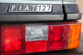 Mit jeder Modellpflege wuchsen auch die Rückleuchten. Ab 1982 gab's innen eine weitere rote Kammer.