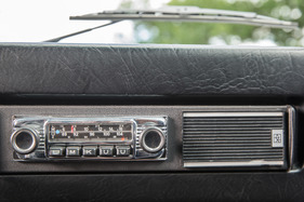 Fiat 128 3P Berlinetta (1977) - Radio von damals