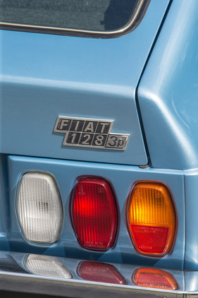 Fiat 128 3P Berlinetta (1977) - drei Rückleuchten pro Seite