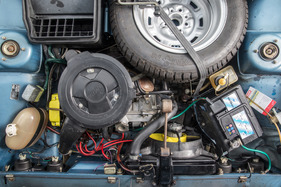 Fiat 128 3P Berlinetta (1977) - quer eingebauter Frontmotor, auch das Reserverad sitzt vorne