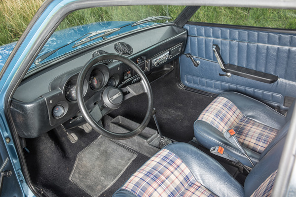 Fiat 128 3P Berlinetta (1977) - sportliches Interieur
