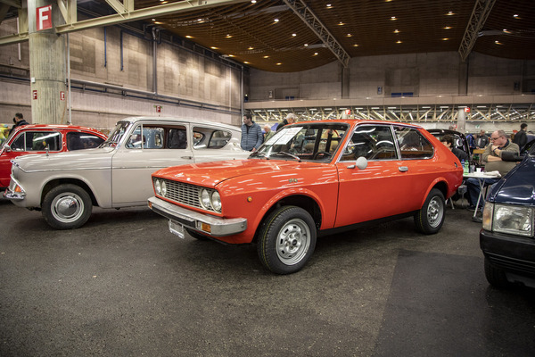Fiat 128 3p Berlinetta (1977) – rotes Coupé für kleines Geld. Das Interieur sei aber noch beim Sattler – Swiss RetroMecanika 2023