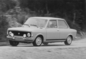 Fiat 128 Rally (1973) – in voller Fahrt Fiat 128 Rally (1973) – in voller Fahrt
