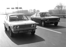 Fiat 128 Sport Coupé (1974) - in SL-Konfiguration mit Doppelscheinwerfern und in S-Konfiguration mit einfachen Rechteckscheinwerfern