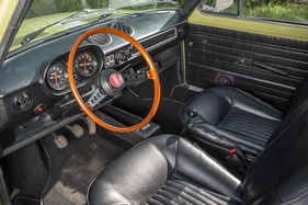 Fiat 128 rally (1974) - viel Schwarz im Cockpit, aber ein (Simili-) Holzlenkrad