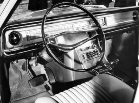 Fiat 130 (1969) - Interieur der Limousine mit sicherheitsorientierem Designansatz - Genfer Automobilsalon 1969