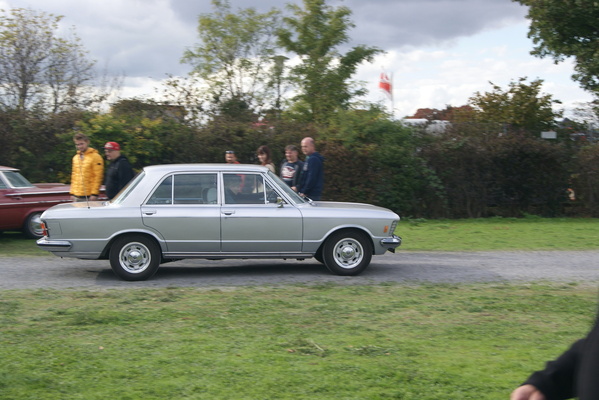 Fiat 130 (1970) – Schon verkauft oder aufbruch zu einer Probefahrt? – Veterama Mannheim 2022