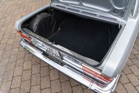 Fiat 130 (1973) - Kofferraum mit Ersatzrad