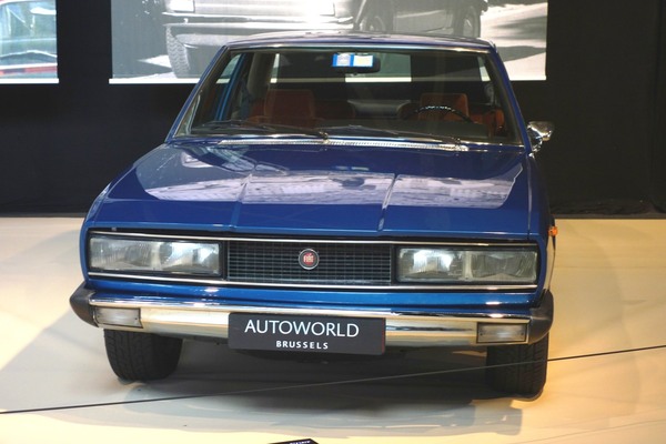 Fiat 130 Coupé (1974) – Ausstellung "125 Jahre Fiat" in der Autoworld Brüssel