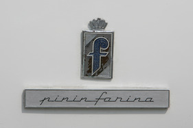 Fiat 130 Coupé (1974) - Pininfarina-Zeichen auf den Flanken