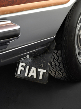 Fiat 130 Familiare (1974) - Schmutzlappen vor den Hinterrädern