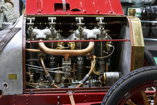 Fiat 130 HP (1907) - Blick auf den riesigen Vierzylindermotor - Rétromobile Paris 2024