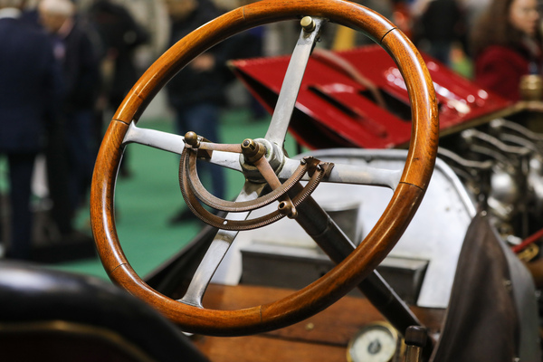 Fiat 130 HP (1907) - Lenkrad mit Eingriffsmöglichkeiten - Rétromobile Paris 2024