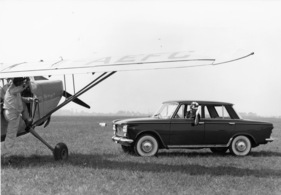 Fiat 1300 und 1500 (1961) - präsentiert auf einem Flugfeld