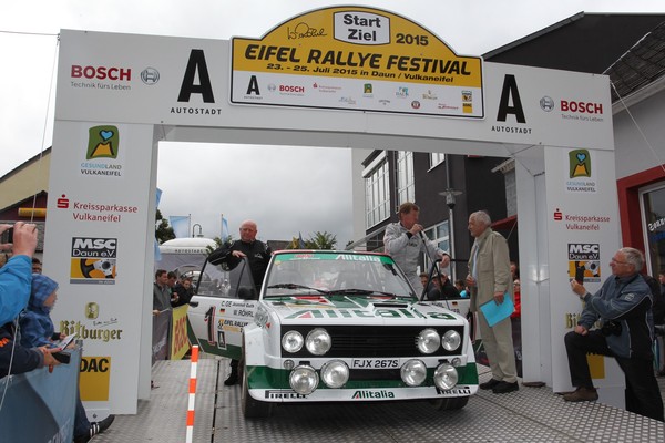 Fiat 131 Abarth (1978) am Eifel Rallye Festival 2015 - Gewinner des Preises «Best Replication», gefahren von Walter Röhrl