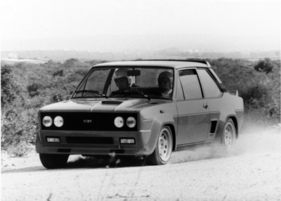 Fiat 131 Abarth Rally (1976) - Strassenversion auf schneller Probefahrt