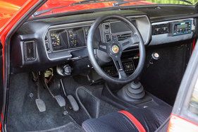 Fiat 131 Abarth Rally (1976) - das Cockpit weist eine grosse Ähnlichkeit mit jenem des Serien-Mirafioris auf