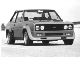 Fiat 131 Abarth Rally (1976) - mit auffälligen Kotflügelverbreiterungen