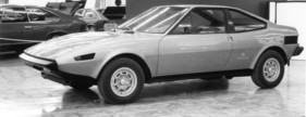 Fiat 132 Flares (1973) - hübsch geratenes, völlig chromfreies Coupé von Michelotti - am Genfer Automobilsalon von 1973