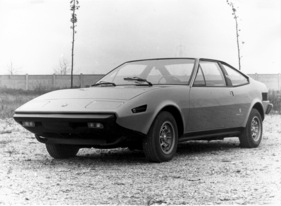 Fiat 132 S Coupé 'Flares' (1972) - im Stil der Zeit von Michelotti gezeichnet