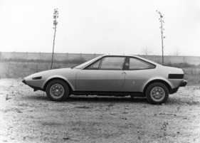 Fiat 132 S Coupé 'Flares' (1972) - keilförmig und mit tiefer Nase, Michelotti-Entwurf (1972)