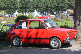 Fiat 133 (1974) - Basis war der Seat 133, der wiederum auf der Fiat-850-Technik aufbaute - Classic-Gala Schwetzingen 2021