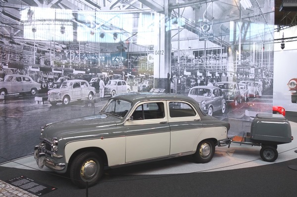 Fiat 1400 B (1958) – Ausstellung "125 Jahre Fiat" in der Autoworld Brüssel