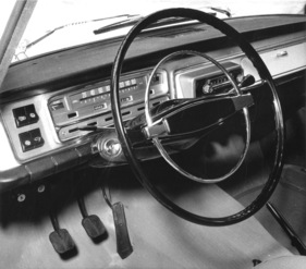 Fiat 1500 (1965) - Armaturenbrett - Zündschloss links vom Lenkrad