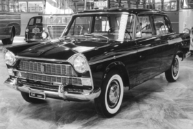Fiat 1500 L (1963) - Perfekt poliert für die Ausstellung. So kann man potenzielle Käufer beeindrucken. Fiat 1500 L (1963) - Perfekt poliert für die Ausstellung. So kann man potenzielle Käufer beeindrucken.