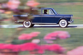 Fiat 1500 L (1964) - durch die Blumenwiese