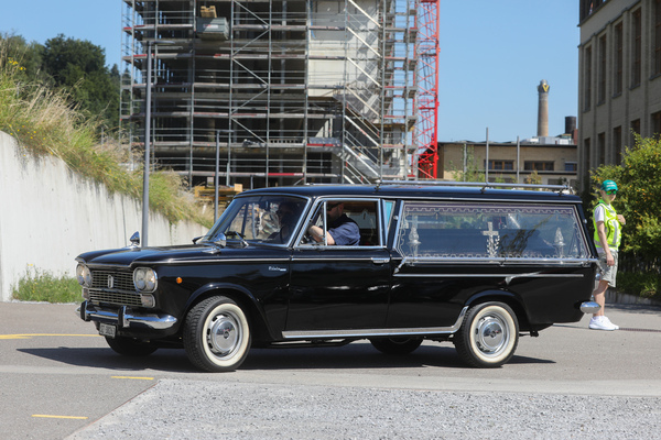 Fiat 1500 Pilato (1965) - Leichenwagen mit entsprechender Ausrüstung - Older Classics August 2024