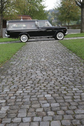 Fiat 1500 Pilato (1965) - nur wenige Fiat 1500 wurden zu Leichenwagen umgebaut, normalerweise dienten Mercedes-Modelle und Amerikaner als Basis