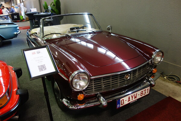 Fiat 1500 Spider (1964) – – Interclassics Classic Car Show Brüssel 2023