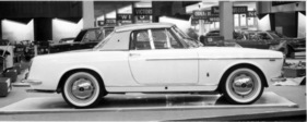 Fiat 1500 Sport Coupé (1960) - als Coupé, mit zwei obenliegenden Nockenwellen, das Aufsetzdach von Pininfarina mit besonders graziöser Linienführung - Genfer Autosalon 1960