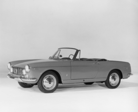 Fiat 1600 S Cabriolet (1963) - die späteren Modelle mussten ohne den Lufteinlass auf der Motorhaube auskommen