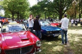 Fiat 1600 Spider (1963) , neben einem 130 Coupé – Classic Days Düsseldorf 2022