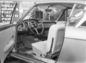 Fiat 2300 Coupé (1962) - Einstieg und Interieur - man beachte den schön geschwungenen Schalthebel (© Archiv Automobil Revue) Fiat 2300 Coupé (1962) - Einstieg und Interieur - man beachte den schön geschwungenen Schalthebel (© Archiv Automobil Revue)