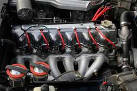 Fiat 2300 S (1966) - die spezielle Vergaserbestückung verlangte auch nach entsprechender Gestaltung des Ansaugtraktes