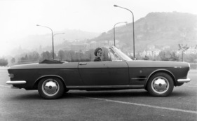 Fiat 2300 S Cabriolet (1962) - Ghia-Kleinstserie - hier mit geöffnetem Stoffdach