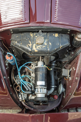 Fiat 500 (1948) - Blick auf den längs eingebauten Vierzylindermotor