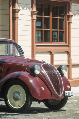 Fiat 500 (1948) - charakteristisch, der geschwungene Kühlergrill