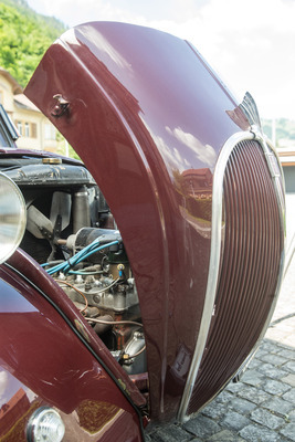 Fiat 500 (1948) - die Motorhaube lässt sich für Eingriffe in die Mechanik auch komplett abnehmen