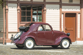 Fiat 500 (1948) - fast die ganze Karosserie wurde aus einem Blechstück geformt Fiat 500 (1948) - fast die ganze Karosserie wurde aus einem Blechstück geformt