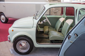 Fiat 500 (1962) -mit nach hinten öffnenden Türen - Retro Classics Stuttgart 2017